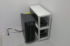 Установленная система онлайн ИБП в бизнес центре Горизон-Парк, в компании COMPAREX.